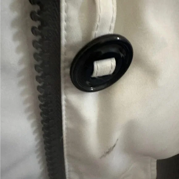 Canada Goose Women's White Ski Jacket - Picture 8 of 8